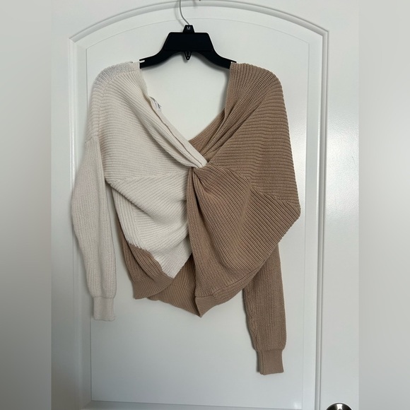 Superdown Womens Trish Knot Sweater in Beige & White size small Knit Cozy - Picture 5 of 11